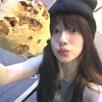 落在她身边